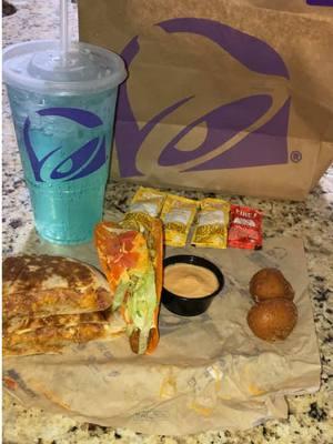 @tacobell breakfast/lunch combo😎 #tacobell#breakfastcrunchwrap #doritostacos #cinnabondelights #bajablast#goodeats#Foodie 