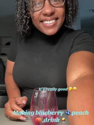 #feelingyummy #Raydiant✨💕 #blueberrypeachdrink #stopplaying #comegetyouone #servingdrinks #servingnaturalhair #realpretty #frtho💗 #bigenergy #bartender 