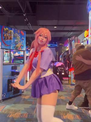 what yuki and akise doing in the back??🤔🤨 @Nathan @IMABOSSSOGG🔻 #yunogasai #futurediary #futurediarycosplay #yunogasaicosplay #animetiktok #cosplayer #fyp 