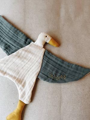 Sewing a goose lovie for a friends new baby🪿 (although, i think it looks more like a seagull). I love when people have babies so i have an excuse to make them things 😂 #sewing #sewingtiktok #handmadegifts #handmadewithlove #babyshowergift #makersoftiktok #craftingtiktok 