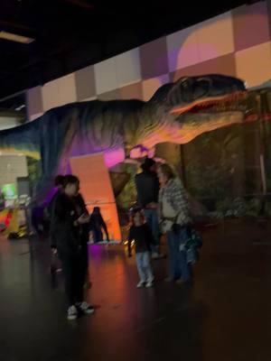 #jurassicQuest #jurassic #dinosaurios #trex #aventura #mundodedinosaurios #increible #veaver #washington #feria #feriadedinosaurios #diversion #niñosygrandes #wow #sinpalabras 