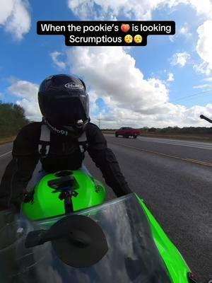 Gotta let the pookie know I’ve got his back🍑🍑 #CapCut #fyp #fypシ #fypage #motorcycle #ninja636zx6r #motorcyclesoftiktok #hjchelmet #krt #alpinestars #bikelife #insta360onex2 #insta360 #loveyourself #moto #motolife 