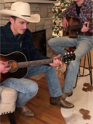 Here’s a little Mr. & Mrs. Santa Claus acoustic with @Connor hatcher! #NewHolidayMusic #ChristmasMusic #HolidayMusic #Christmas 