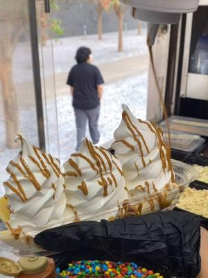 🤠 Everything’s bigger in Texas, including our Banana Split Sundaes! Come find us today and we’ll share a piece of the action! 🍌🍦 . . . . . #houstoneats #icecreamlovers #icecreamtruck #sweettreats #houstonfoodies #dessertgoals #houstonicecream #houston #treatyourself #dessertlovers #houstontexas #sundae #sweets #sweettooth #houstontx #foodtruck #hermannpark #awesome #icecream #premium #vanilla #unlimited #toppings #yay #smiles 