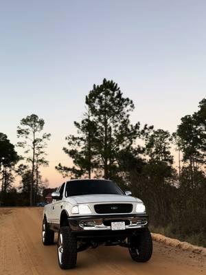 ian talked to shawty in a few days🕺🏼🕺🏼🕺🏼 #foryoupage #squat #bags #squattedtrucks #banem #f150 #southga #6s #ltz 