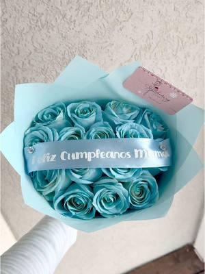 Feliz Cumpleaños Mama!🩵🎂 #foryou #foryoupage #foryourepage #ramo #bouquet #ramos #flowers #roses #floral #rose #ramobuchon #perryton #perrytontx #bloomingrosas #felizcumpleaños #mama #blue #blueroses 