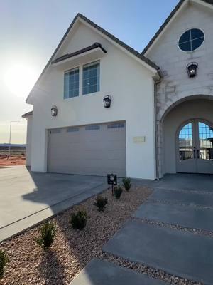 Full tour on YouTube #americanheritagehomes 📍St George, Utah #paradeofhomes #hometour #customhomes #newconstruction #homedecorideas #interiordesign #housetour #RoomTour #customhouse #construction #paradehome #luxuryhomes #bathroomdecor #longervideos #creatorsearchinsights #lindydenny 