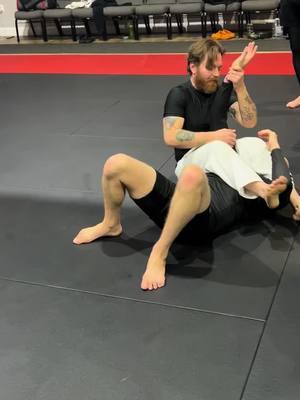 Armbar Escape i call it the whip escape. #bjjblackbelt #wrestlingtiktok #jiujitsugrappling #pardeebjj #pardeebjjfollansbee #jiujitsu #jiujitsulifestyle #armbar #pardeebjjweirton #andrewpardeebjj #armbarescape #jiujitsutips 