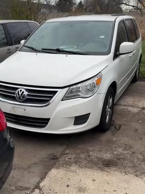 Volkswagen Routan, the minivan you didnt know existed ! #volkswagen #vwroutan #volkswagenroutan #dodgegrandcaravan #vwidbuzz #badgeengineering #carfacts #autorecycling #junkyard #autopartscity 