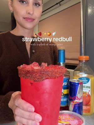 🫧 This combo taste just like bubblegum, it’s soo good for a day when you need a little extra boost! #redbull #strawberryredbull #toranisyrups #strawberrytorani #orangejuice #energydrink #rebel #drink #drinkideas #energydrinkrecipes #bubblegumdrink 