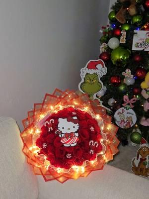 Hello Kitty 🎄 . . . . . . . . . M . . .... . ... . . . . #perfectsurprisesnc #parati #explorepage✨ #ramosbuchones #ramoderosas #ramobuchon #ramos #brownrose #vendela #ramonavideño #christmasbouquet #hellokitty #hellokittybouquet #hellokittylover #hellokittyaddict #hellokittychristmas #merrychristmas #navidad #feliznavidad #hellokittychristmas 