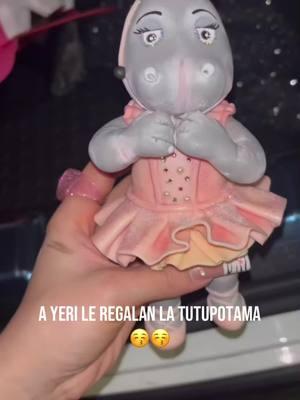 Le regalan a yeri la tutupotama #yerimuaa😘💞 #videoviraktiktok 