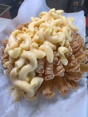 There’s just one thing I need this Christmas, and it is this Crimson Onion topped off with mac n cheese!  You can get it at any one of our locations below!👇👇 📍Downey, CA 📍Lake Forest, CA 📍Long Beach, CA 📍Pomona, CA 📍Frisco, TX 📍Fredericksburg, VA 📍Woodridge, VA 📍Stafford, VA 📍Dearnborn Heights, MI 📍Columbia, MD 📍Pasadena, MD 📍Redmond, WA #crimsononion #crimsoncoward #onion #friedonion #macandcheese #macncheese 