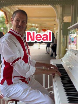 Neal #disneyparks #disney #disneyworld #ragtime #goat #UK #mainstreet #seasonsgreetings #musiciansontiktok @nealpiano 