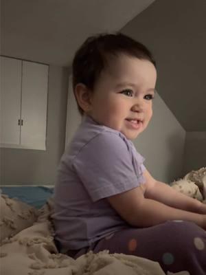 Victoria es tremenda 🤭 este video fue de antes que se enfermaran mis chiquillos 🥹 #smartbaby #babygirl #babytalking #babytalk #aprendizaje #estimulaciontemprana 