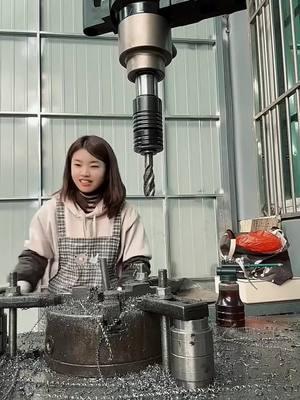 She did all the work in the factory by herself. #CNC #cncmachining #CNCmilling #cncmachine #cncprogramming #minimodel #MiniLathe #MiniLatheTool #PrecisionLathe #LatheProcessing #MicroLathe #CreativeLatheWork #svanfon #LatheForSmallParts  #HandmadeLatheProjects #wwwsvanfoncom #LatheInspiration #LatheTechniques #Punchmodel #pressmachine #punchmachine #punchpress #ModelMaking #ModelPrecision #JewelryInspiration #WatchAccessories #ModelEnthusiastTool #ClockMakingParts #FineModelFinish #ScaleAccuracyModel #CreativeModelDesign #HandmadeModelArt #ModelAccessoriesCraft #JewelryCraftTech #ClockElementsStyle #Machining #Metalworking #PrecisionMachining #IndustrialMachining #HighSpeedMachining #CNCTechnology #AdvancedMachining #QualityMachining #MetalCutting #HighSpeedCutting #lathe #CNClathe #MachineToolAccessories #PrecisionMachiningCenter #HardwareProcessing #MechanicalPartsManufacturing #CNCMachineTool #ToolGrinding #FixtureDesign #MillingCutter #CuttingTools #ToolLife #EndMill #DrillingTool #TurningTool #ToolMaterial #CuttingFluid #ToolHolder #ToolManagement #MetalFabrication #PrecisionEngineering #MicroMachining #SmallPartManufacturing #LatheWorkshop #CNCWorkshop #MachineShop #MetalArtistry #ModelWorkmanship #PrecisionModeling #JewelryMakingTools #WatchComponents #ModelingTechniques #PunchPressTechnology #PressMachineOperations #CNCMillingTechniques #LatheOperations #CNCLatheProjects #MachineToolInnovation  #SvanfonMicroMech #Svanfonmodel #HardwareManufacturing #MechanicalCraftsmanship #CNCTooling   #MillingOperations #DrillingTechniques #TurningOperations #ToolSelection #CuttingToolTechnology  #torno #ToolMaintenance #FixtureManufacturing #MillingAccessories #tornio #torno #Máytiện #مخرطة #Drehmaschine  #токарныйстанок #Letour #Mesinbubut #CuttingFluidSelection #ToolStorage #puncingmachine #ToolSupplier#DIY #press #model #Mini #drill #punch #lathe #vise  #vice #bench #svanfon #benchvise #benchvice #benchdrill #Miniature #Smallmachines  #CNC #Milling #airhammer #powerhammer #svanfonmodels #svanfonmicromech #models #machine 