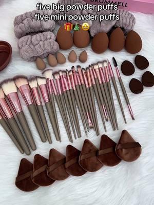 I won't need to restock for a long time  #makeuptoolset #makeupbrushset #makeupbrushsets #TikTokShopCyberMonday #TikTokShopHolidayHaul #TreasureFinds #GiftGuide #giftsforher #spotlightfinds #christmas #christmasgift #christmasgiftideas #tiktokshopholidayhaul #spotlightfinds 