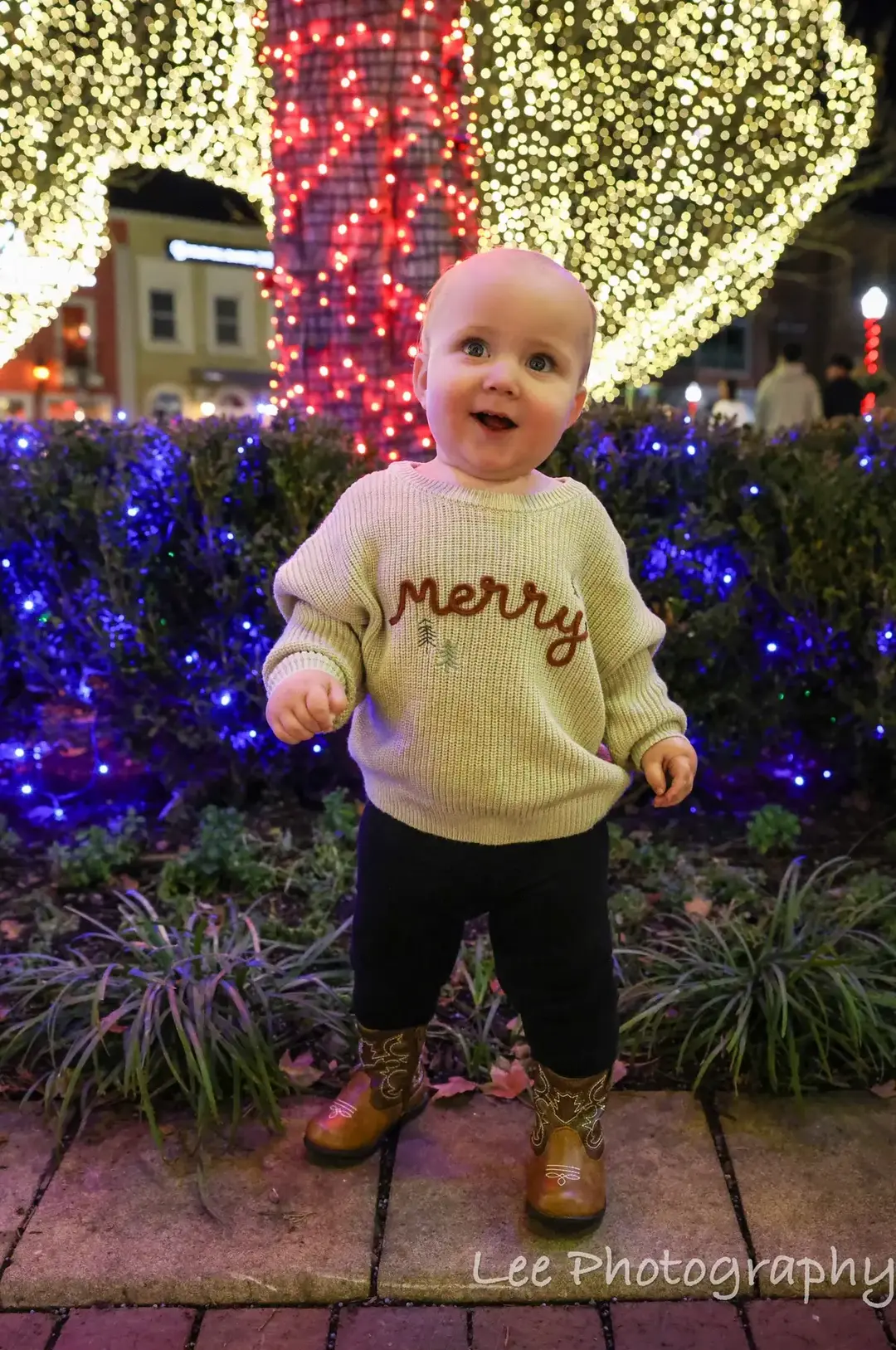 Our yearly Christmas light pictures at the square! 🥺🤍  #youngmom #momof3 #leefamily #toddlermom #husbandwife #christmaslights #familypictures #christmas 