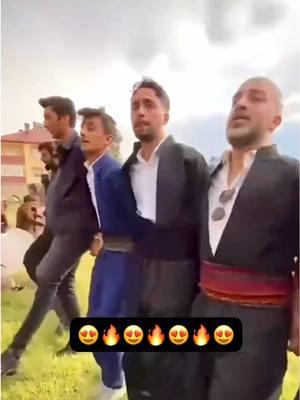 So good🤗#handsomemen #dance #kurdishmen #fypシ #havingfun #shipster839 #sogood #fypageシ 