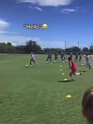 “HELLO WHO IS THAT?”😂😭 #risingballers #fyp #football #viral #wholesome #rabona #footyskills #tekkers #soccertiktok #soccergirl #Soccer #footballtiktok #memes #funny #soccerplayer (via IG @yscofficial)