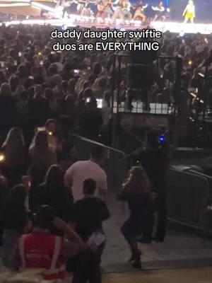 witnessed an exclusive daddy daughter dance happening on the floor during shake it off 🥹 #taylorswift #TSTheErasTour #shakeitoff #vancouvertstheerastour #swifttok 