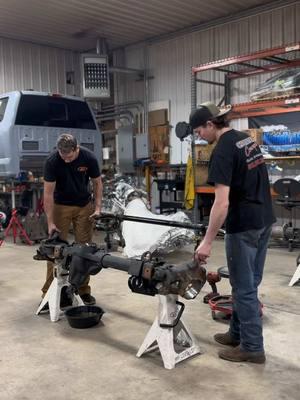 ANY LEVEL LIFT FRAME OFF: PART 3🦾 the boys getting these axles disassembled and sent off to powder 🫡 Interested in an Any Level Lift? Contact us today! CALL/TXT:315-717-6140 EMAIL:Aaron@anylevellift.com   WWW.ANYLEVELLIFT.COM #anylevellift #anylevel #superduty #platinum #f250 #platti #platinum #limited #lariat #kingranch #superdutynation #ford #diesel #turbodiesel #fordsuperduty #alumiduty #truck #liftedtruck #viral #trending #explore #lifteddiesel #dieseltrucks #fordtrucks #showtruck #hydraulic #powdercoat #prismaticpowders  #F350 #f450 @Brandon @Lauren Powers @Travis billington 