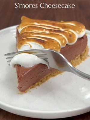 Easy No-Bake Chocolate S’mores Cheesecake. For the full recipe, comment “s’mores cheesecake” and I’ll DM you the recipe #cheesecake #nobakecheesecake #smores #smorescake #nobakedessert #cheesecakerecipe #thebakefeed #chocolatecheesecake #nobakedessert #smorescookies #easydesserts 