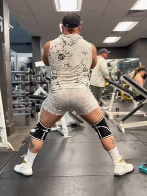 Happy Tushy Tuesday with @Robert Ursan403 & Cozy the Frenchie! #tushytuesday #legday #gaylifters #gymdog #gymbears #sweatybearsleavepuddles #glitteronthegymfloor #fyp 