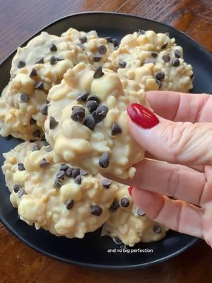 avalanche cookies!!! crispy, creamy, no bake perfection 😍  recipe linked in my profile! #cookiesandcups #christmascookies #cookies #cookierecipe #fyp #Recipe #holiday 