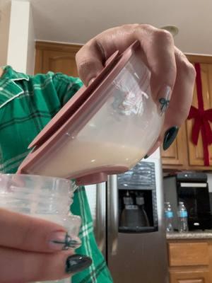 Dont cry over spilled milk🥲🥲 #momcozy #v2pro #momcozybreastpump #MomsofTikTok #pumpingjourney #spilledmilk #review #pumpandpour #momcozypump 