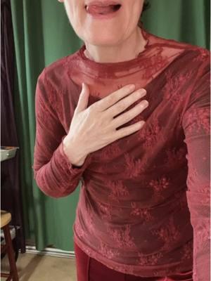 I think I really gotta get one of those little mics everyone keeps talking about, sorry if you can’t hear me well.  #flattiefashion #flatfriendly #flatclosure #mastectomy ##red##christmasoutfit