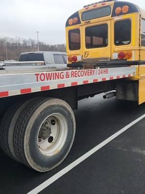 #onthisday seen it all now 👀 #schoolbus #towlife #towtruck #recovery #viralvideo #fypシ゚viral #pro 