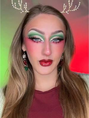 this makeup makes me feel like a little elf 🎁🎄 #makeupartist #transitiontutorial #christmasmakeup #christmasmakeuplook #holidaymakeup 