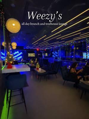 Always in the mood for an aesthetic lounge. How about one shaped as a Treehouse with a heated patio and All Day Brunch @Weezy’s  𝐖𝐞𝐞𝐳𝐲’𝐬  📍200 Bennett St (drive all the way down and make a left) 𝗙𝗼𝗼𝗱 𝗢𝗿𝗱𝗲𝗿𝗲𝗱 🍽️ Ox Tails w/Fried Rice 🍽️ Ultimate brioche 🍽️ Geechee seafood gumbo  🍽️ Roasted Tomato bisque  𝗗𝗿𝗶𝗻𝗸𝘀 𝗢𝗿𝗱𝗲𝗿𝗲𝗱 🍸Hot and cold CoCo-Tini 🍸Sneaky Link Martini 🍸Weezy’s Tea 21+ and paid parking  #atl#atlantarestaurantslthingstodo #atlantalounge #atleats #placestoeatinatlanta #atlantabrunch 