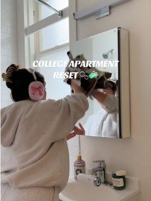 monday reset 🫧🧹🧼 #reset #CleanTok #apartmentreset #apartmentcleaning #cleanningtiktok #cleanwithme #apartmentlife #smallapartment #collegeapartment #trending #fyp #collegestudent #adulting #sanfrancisco 