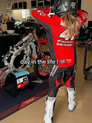 day in the life living in a trailer at the track !  #dirtbikes #motocross #motocouple #trailerliving #wellsinthecity #fyp #xyzabc #supercross #motogf 