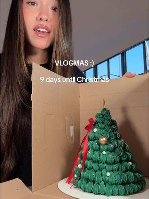 @CLAUDE🎄🎄🎄🎄❤️❤️ The Manhattan Blackout Christmas Cake from Claude NYC👩‍🍳🍰 Vlogmas 9 days until XMAS #christmascake #claudenyc #nycbakery #Vlogmas #chocolatecake