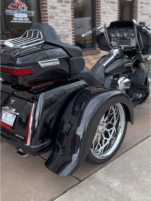 Big Wheel Harley Davidson TriGlide just finished. #absolutecustomcycles #cleanassbuilds #sinisterwheel #americansuspension #dirtyair #paulyaffebaggernation #harleydavidson #triglide #bigwheel #black #christmas #trike #threewheeler #custom #simpleandclean #lkn #laknorman #denvernc #charlotte 