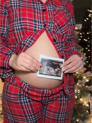 El mejor regalo🎄❤️ #pregnant #embarazada #bebeencamino #pregnantlife #babyontheway #pregnancy #pregnantbelly #christmas #pregnanttiktok #pregnanttok ##firsttimemom #xmas #mamaprimeriza #christmastiktok @ANGEL22 