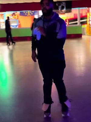 Drop yall favorite R&B tracks in the comments👌🏽 #rayybanez24 #fyp #viral #foryou #rollerskating #slowskate #skatesesh #lskofficial #tiktok 