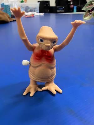 Naughty ET….. #et #extraterrestrial  #stevenspielberg #dance #workit #clonedsim #dancinglikeastrippa #funatwork #naughtyalien #danceisaid #dancemonkey 