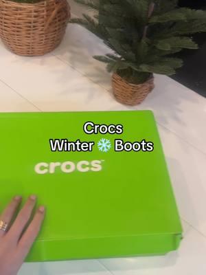 @Crocs  the perfect winter boots #winterboots #snowboots #crocs #crocsgang #crocboots #tiktokshopholidayhaul #TikTokShop #wintershoes #newyears #christmasgift #gifts 