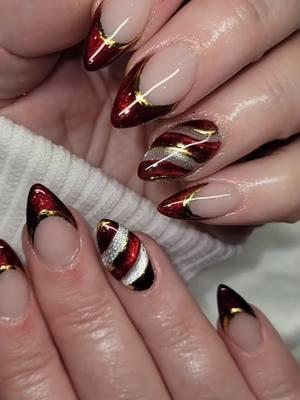 #holidaynails #christmasnails #christmasnailideas #cateyegelpolish #magneticpolish #cateye #gelpolish  #gelpolishnails #foil 