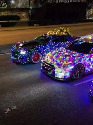 solo en chicago #christmas #merrychristmas #christmaslights #santa #sleigh #lights #christmastree #cars #r35 #camaro #f30 #srt #f87 #mustang #g8 #s14 #bmw #g8 #lexus #honda #merrychristmas #liveforthechallenge #creatorsearchinsights #creatorsearchinsights #creatorsearchinsights #jtorresnorma @🎄CHRISTMAS 