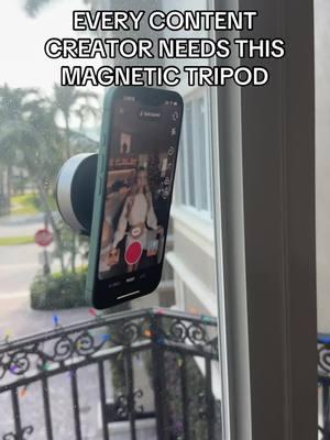 This thing is actually SAVING MY LIFE! One of the best things ive gotten on TT shop #magneticphoneholder #magneticphonemount #tripod #magnetictripod 