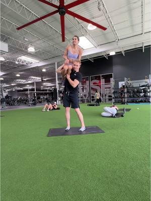 The second part is where the magic happens 😏  I know you’ve got this one!!! Here’s a super easy partner challenge you can try with your friends or loved ones. Spice things up for your next get together and see which one of your friends can get it first 😉 #acro #partnerchallenge #couplegoals #couplechallenge #coupleworkout #partnerworkout 