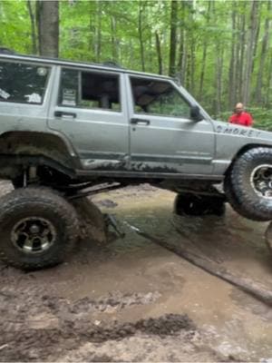 Some rocks and valleys @thatxjguy13 #fyp #nbdoffroad #rocksandvalleys #xj #cherokee 