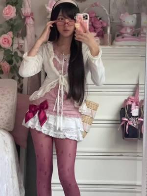 red tights! ♥️ #03 #fyp #asian #japanesefashion #jfashion #fashion #douyin #girly #hyperfeminine #OOTD #outfit #dolly #coquette #dollette #pinterest #shoujo #princesscore 