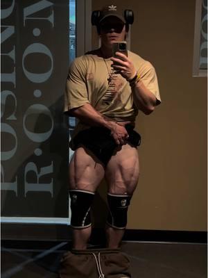 WE NEED TO GROW DAMMIT RAHHHH (get some knee sleeves @Gymreapers using code LAV) #gym #gymedit #GymTok #fitness #FitTok #bodybuilding #posing #aesthetics #discipline #training #dbz #motivation #bulk #pumped #quads #calves #legs #legday