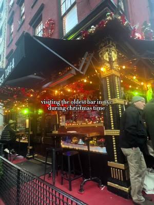 This is one of the oldest and most festive bars during the holidays in NYC - since 1864! Drinking an Irish Coffee under these Christmas lights was iconic.📍Pete’s Tavern #nyc #nycchristmas #christmasinnewyork #nycrestaurants #nycrecs #nycdate #nycholidays #nycchristmasbar #christmasnyc #christmasrestaurant #newyorkcity #travel #newyorkchristmas